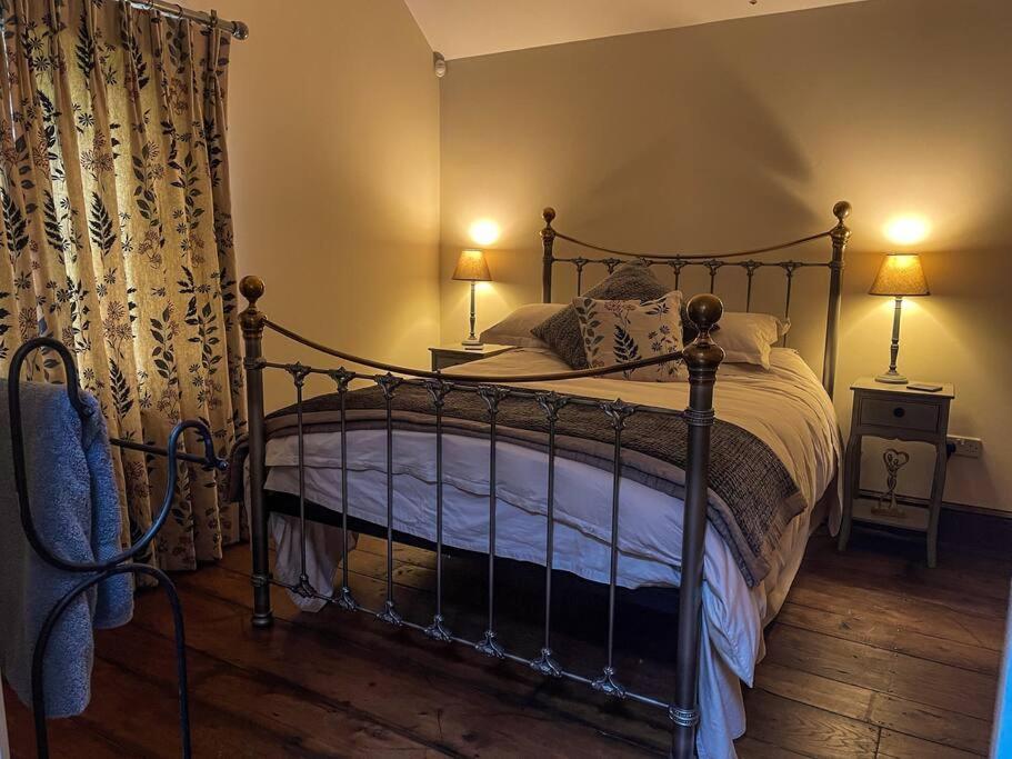 The Udderhouse - Udderly Unforgettable Retreat Villa Donyatt Екстериор снимка