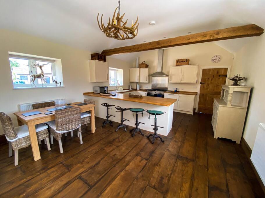 The Udderhouse - Udderly Unforgettable Retreat Villa Donyatt Екстериор снимка